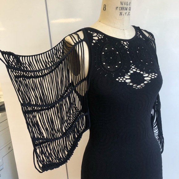 Bebe body con dress. Beautiful sleeve detail - Picture 2 of 6